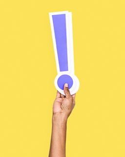 Main et point d'exclamation